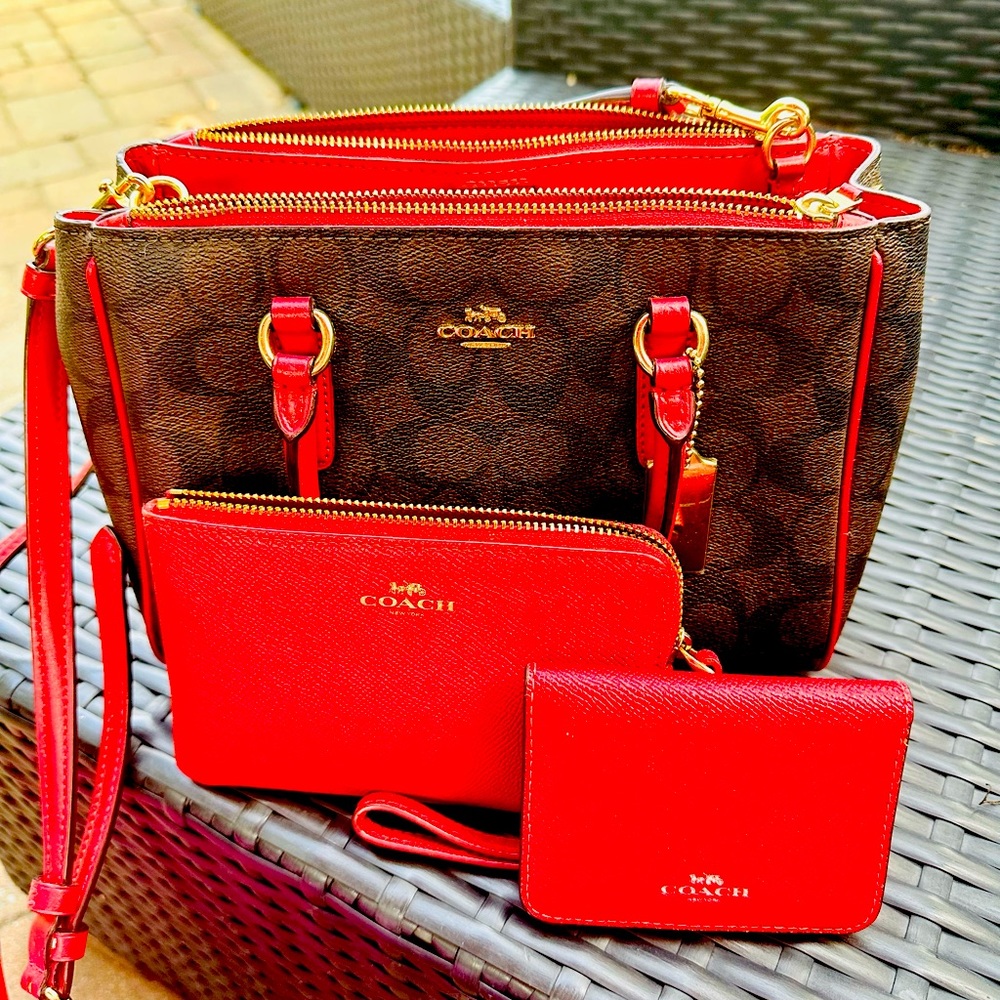 Coach small bag like new, used! Great condition and stylish!